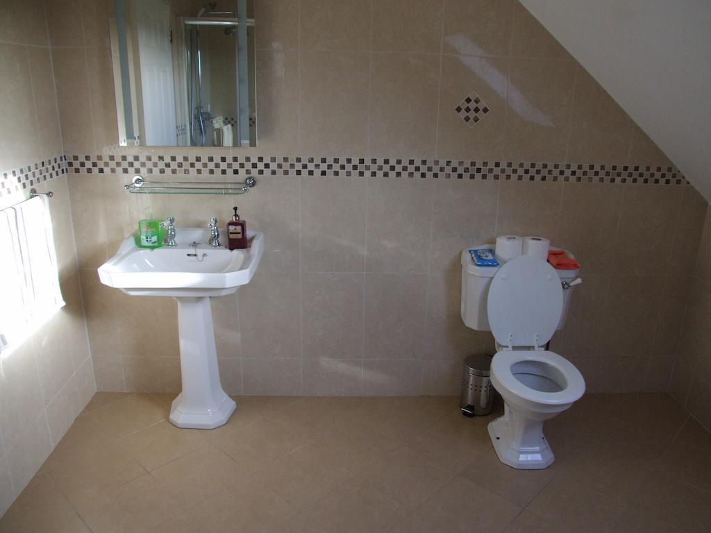 The Curragh Country House Accommodation Ньюбридж Номер фото